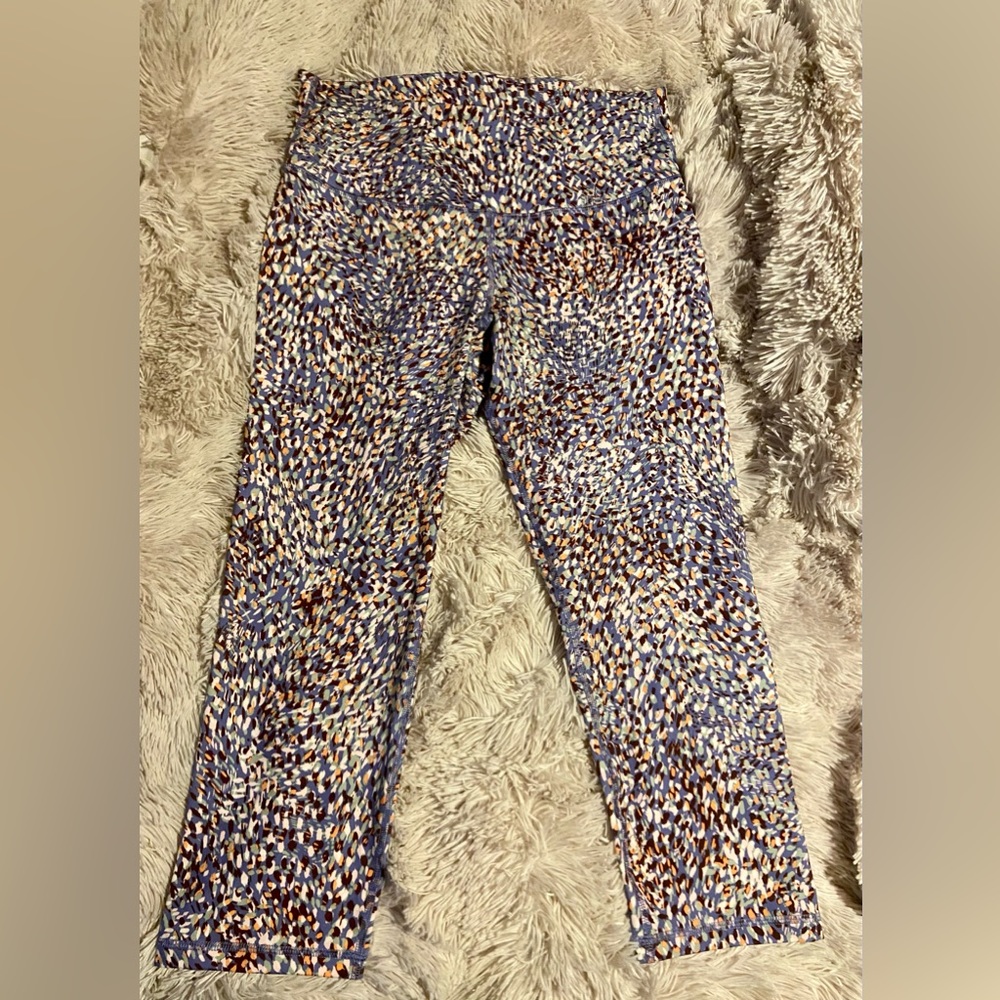Old Navy Power Press Hi-Rise Go Dry leggings.